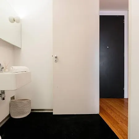 Well Design 1 Bedroom Near Rato Apartman Lisboa